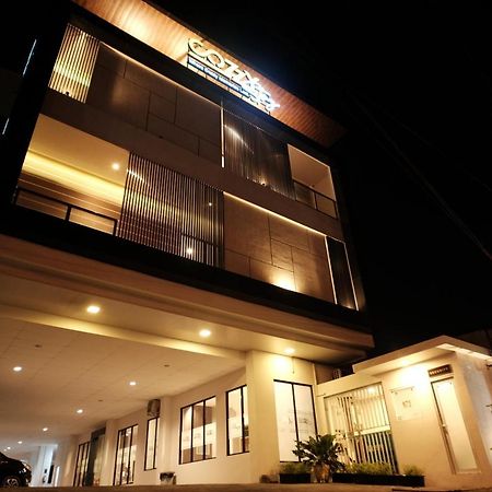 Cozzy Stay Hotel Semarang By Sinergi Exterior foto