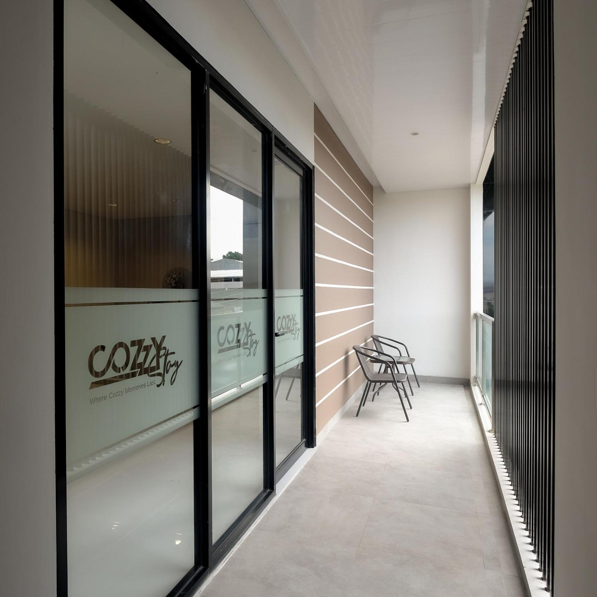 Cozzy Stay Hotel Semarang By Sinergi Exterior foto